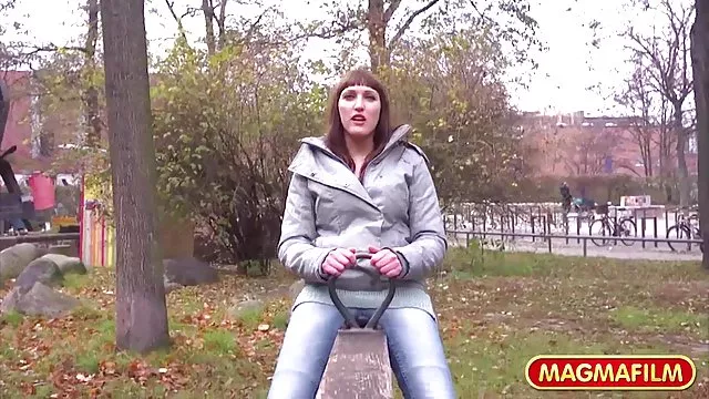 Juelz Ventura მეთოდურად ფუნქციონირებს ძუძუები შიშველი გოგონები შორის